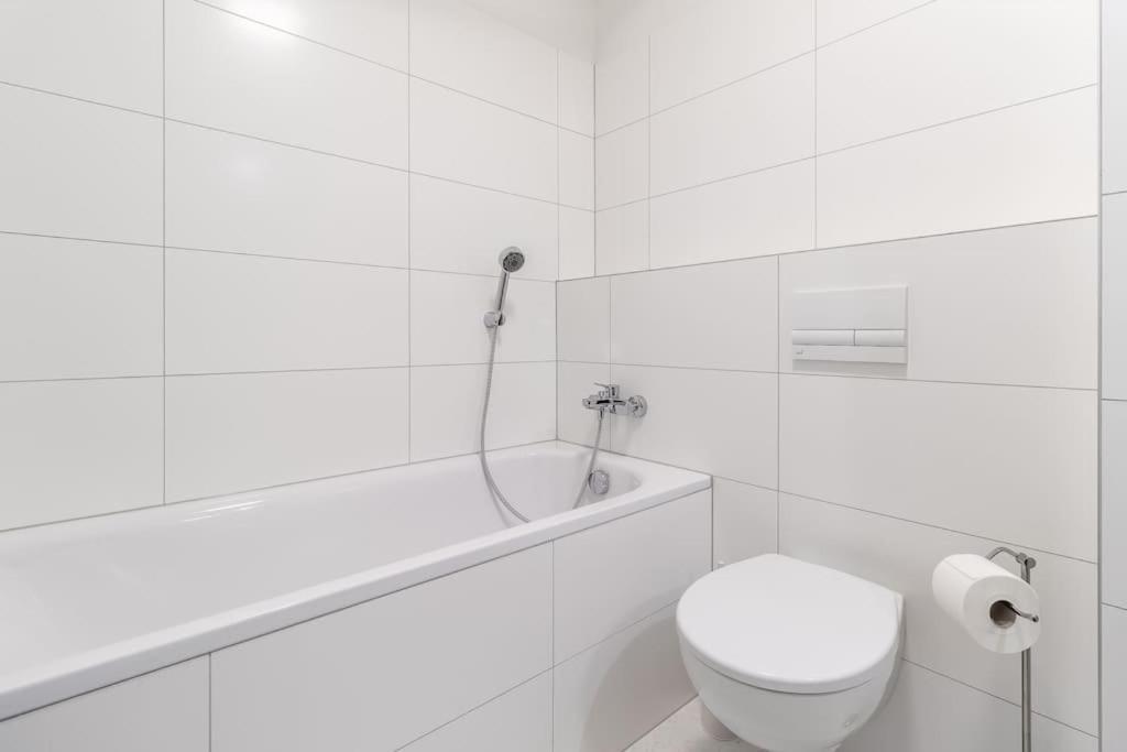 Cozy Apartment Near City Centrum And Bratislava Airport Esterno foto