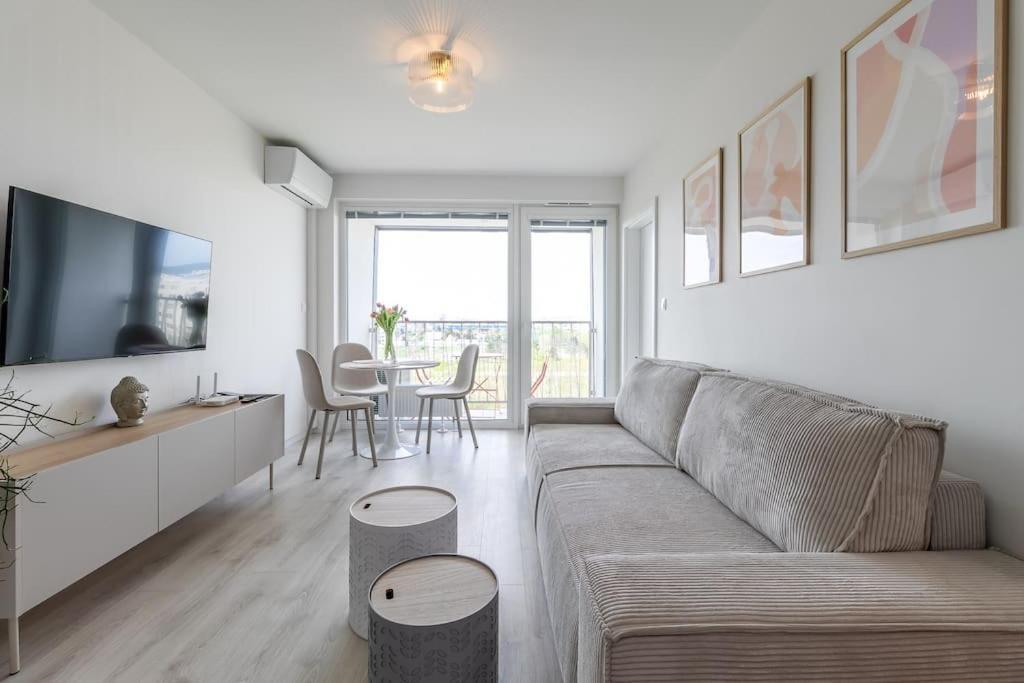 Cozy Apartment Near City Centrum And Bratislava Airport Esterno foto
